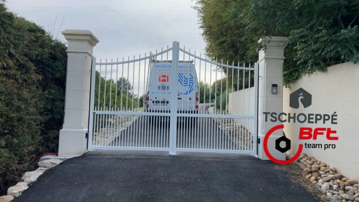 portail aluminium électrique BFT par Marechal